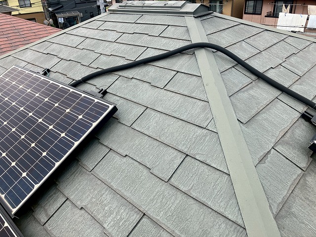 太陽光パネルから出た配管